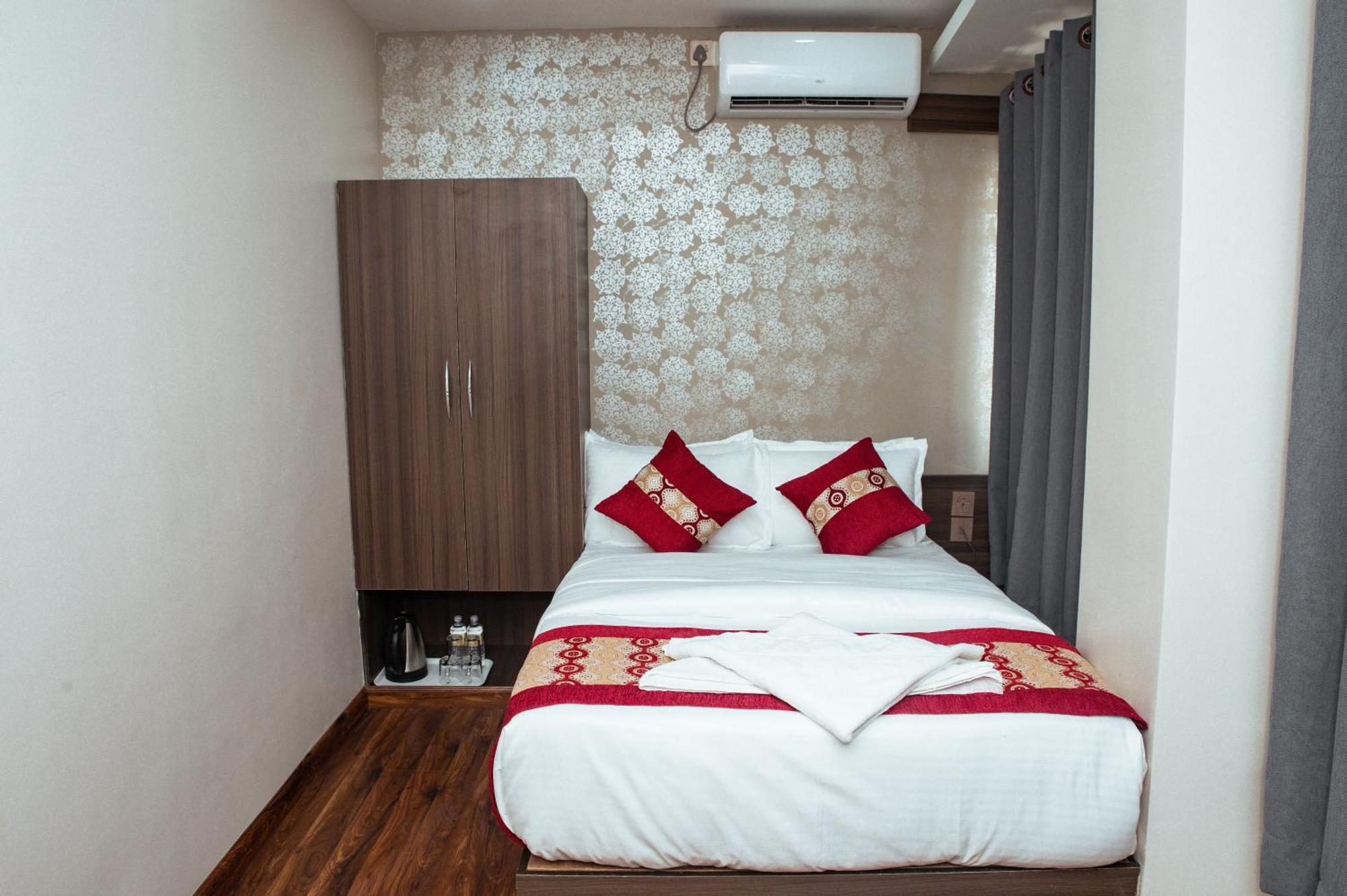 Kusum Airport Hotel 카트만두 외부 사진